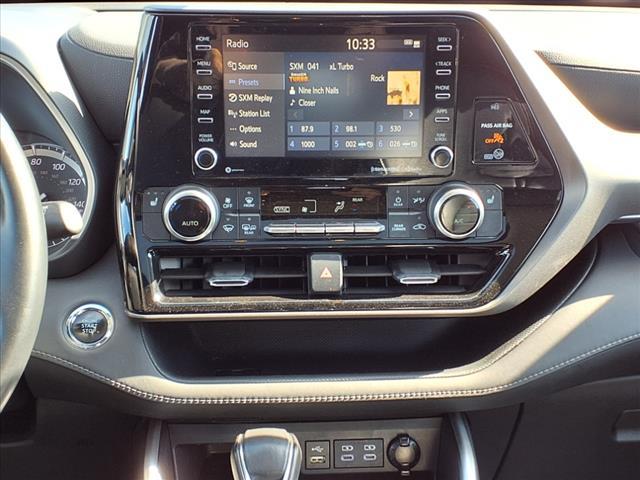 Photo of 2022 Midnight Black Metallic Toyota Highlander