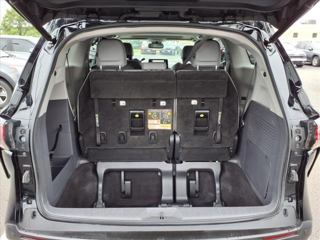 Photo of 2021 Midnight Black Metallic Toyota Sienna