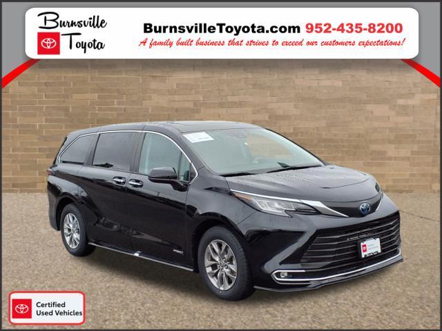Photo of 2021 Midnight Black Metallic Toyota Sienna