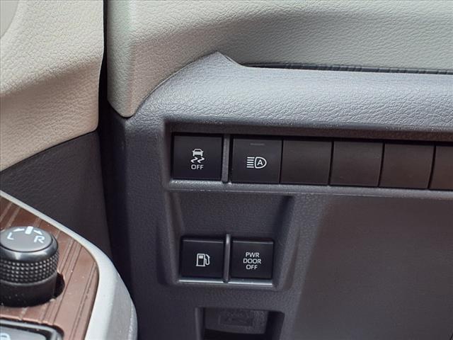 Photo of 2021 Midnight Black Metallic Toyota Sienna