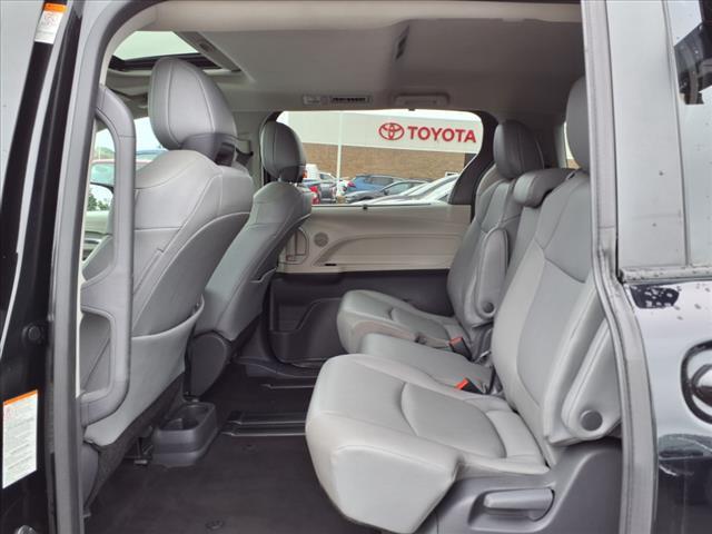 Photo of 2021 Midnight Black Metallic Toyota Sienna