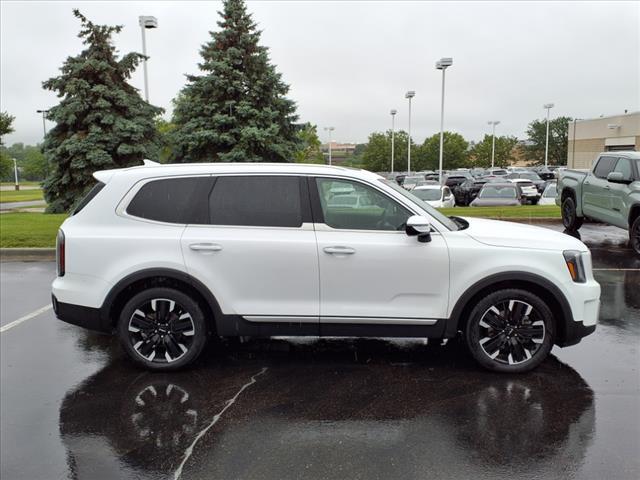 Photo of 2023 Glacial White Pearl Kia Telluride