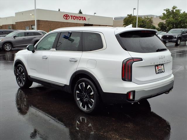 Photo of 2023 Glacial White Pearl Kia Telluride