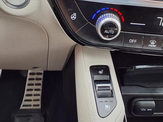 Photo of 2023 Glacial White Pearl Kia Telluride