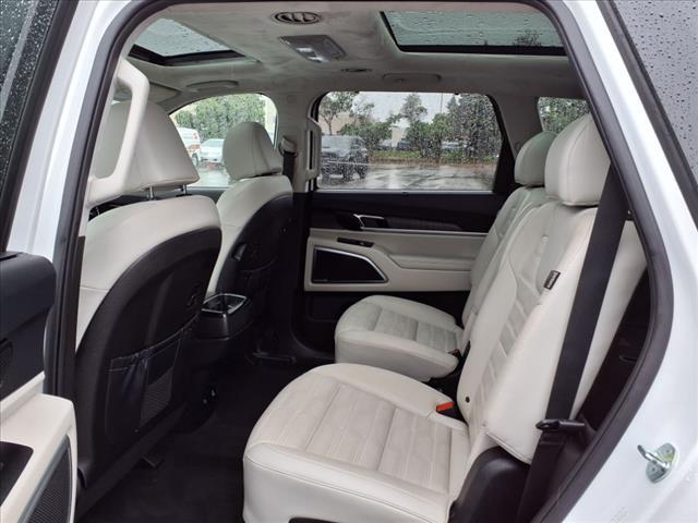 Photo of 2023 Glacial White Pearl Kia Telluride