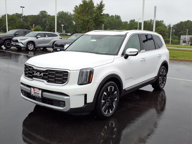 Photo of 2023 Glacial White Pearl Kia Telluride