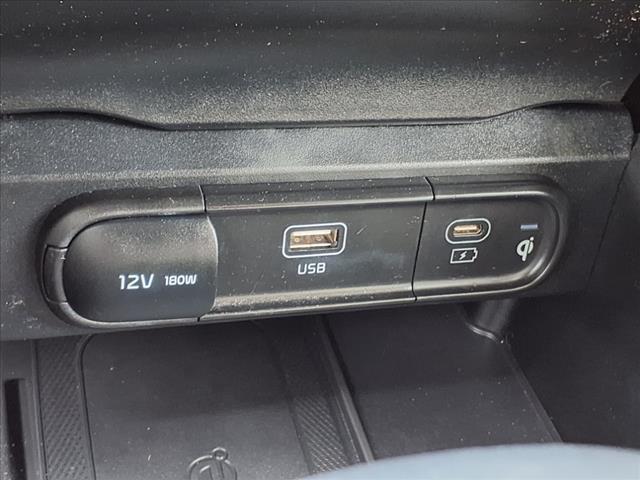 Photo of 2023 Glacial White Pearl Kia Telluride