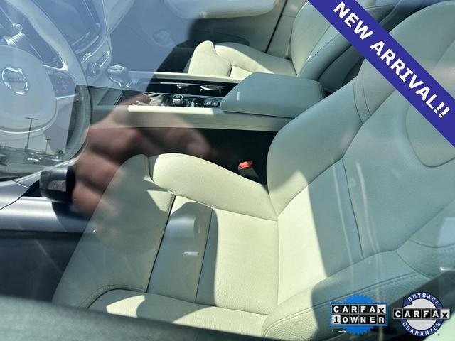 Photo of 2020 Pine Gray Metallic Volvo XC60