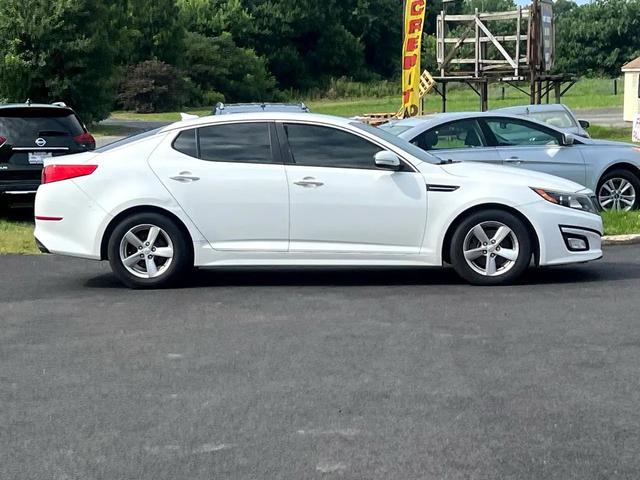 Photo of 2015 Snow White Pearl Kia Optima