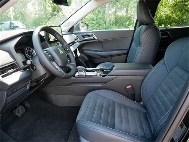 Photo of 2025 Black Diamond Mitsubishi Outlander
