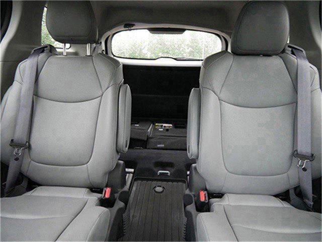 Photo of 2022 Wind Chill Pearl Toyota Sienna