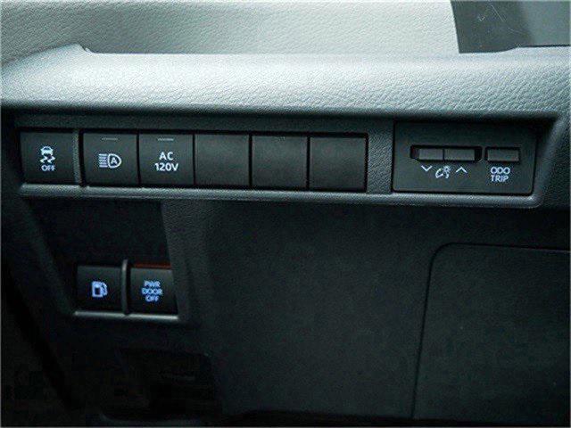 Photo of 2022 Wind Chill Pearl Toyota Sienna
