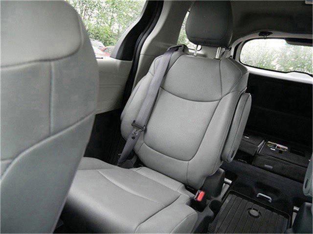 Photo of 2022 Wind Chill Pearl Toyota Sienna