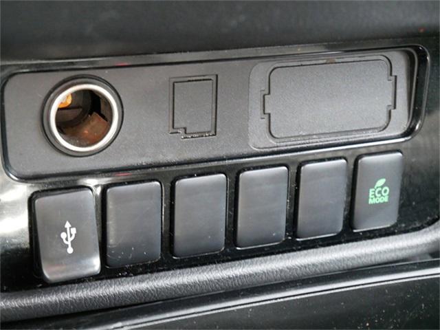 Photo of 2020 Labrador Black Metallic Mitsubishi Outlander