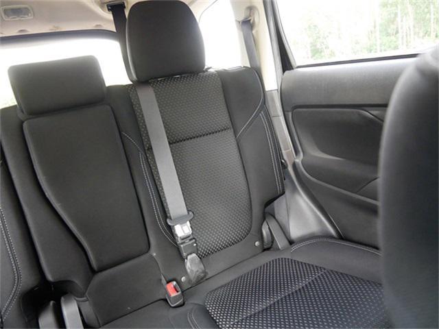 Photo of 2020 Labrador Black Metallic Mitsubishi Outlander