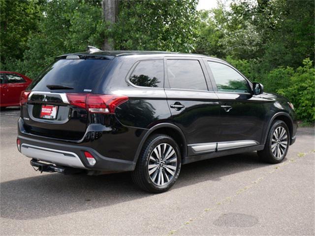 Photo of 2020 Labrador Black Metallic Mitsubishi Outlander
