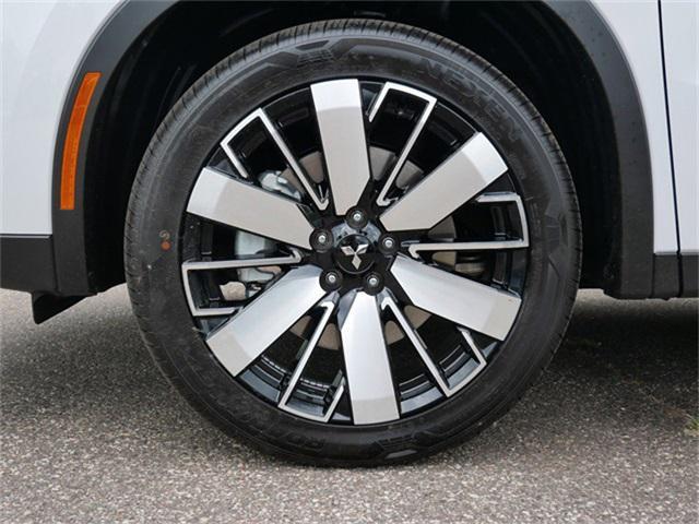Photo of 2025 White Diamond Mitsubishi Outlander