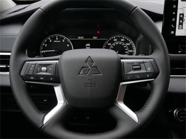 Photo of 2025 White Diamond Mitsubishi Outlander