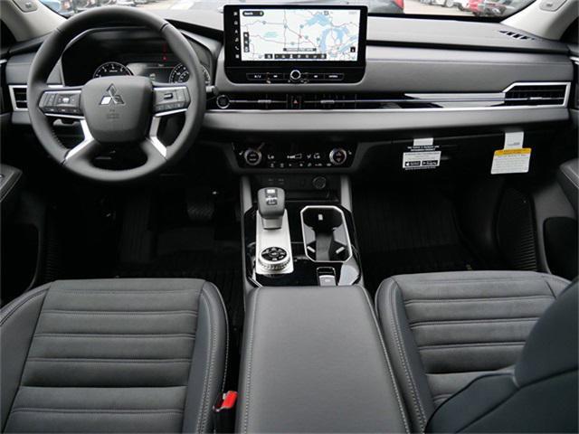 Photo of 2025 White Diamond Mitsubishi Outlander