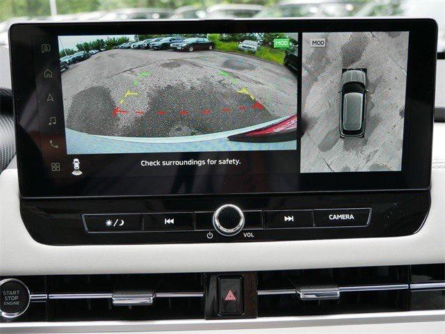 Photo of 2025 White Diamond Mitsubishi Outlander