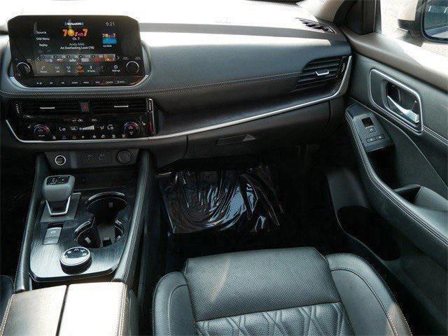 Photo of 2021 Champagne Silver Metallic Nissan Rogue
