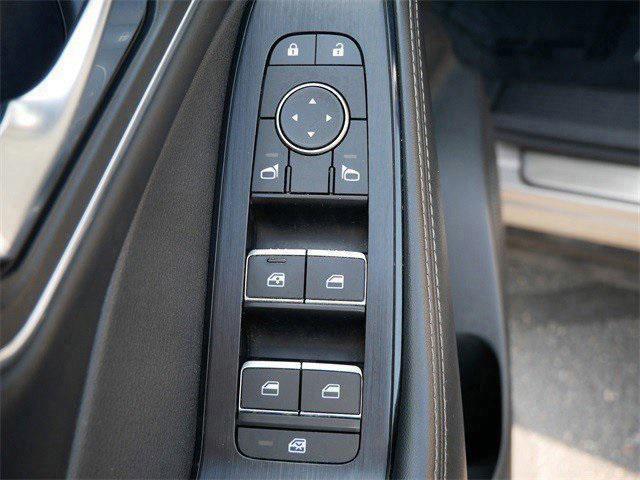 Photo of 2021 Champagne Silver Metallic Nissan Rogue