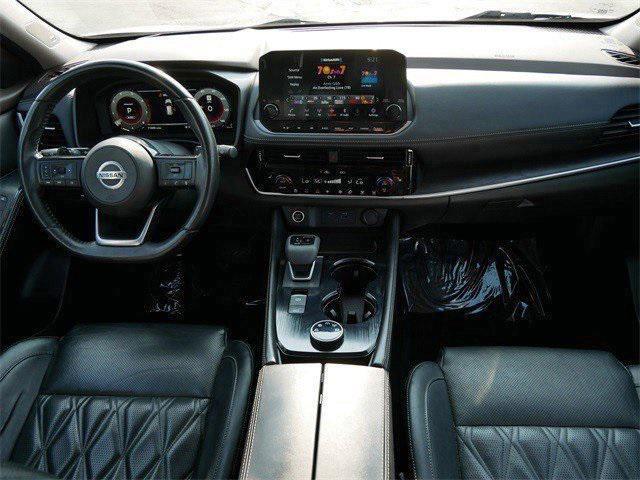 Photo of 2021 Champagne Silver Metallic Nissan Rogue
