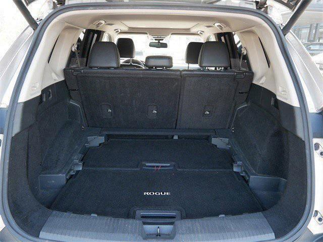 Photo of 2021 Champagne Silver Metallic Nissan Rogue