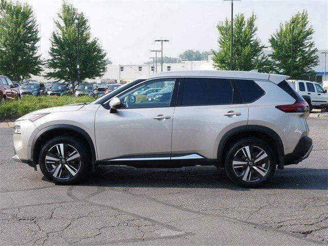 Photo of 2021 Champagne Silver Metallic Nissan Rogue