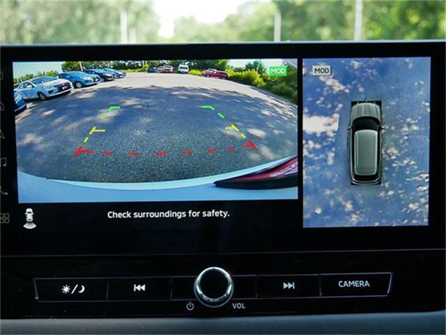 Photo of 2025 White Diamond Mitsubishi Outlander