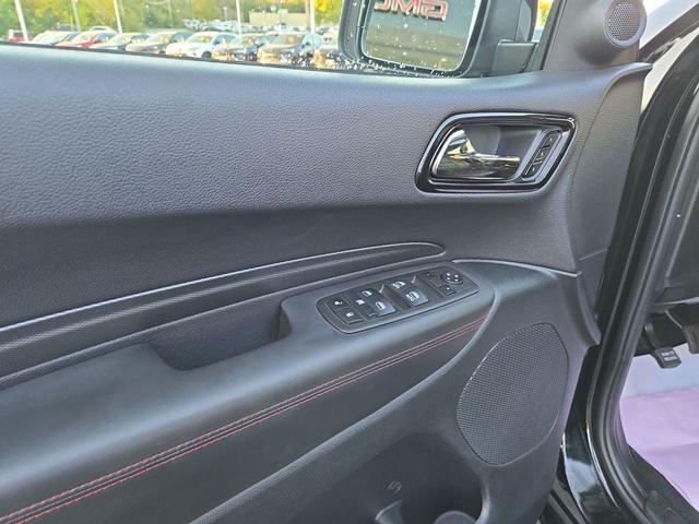 Photo of 2024 DB Black Crystal Clearcoat Dodge Durango