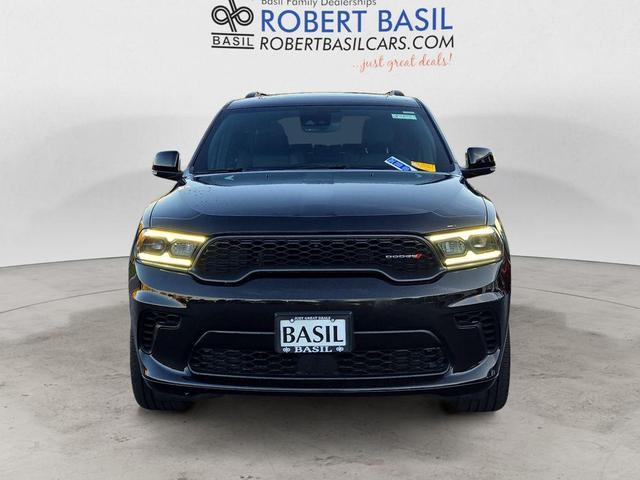Photo of 2024 DB Black Crystal Clearcoat Dodge Durango