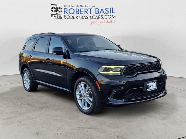 Photo of 2024 DB Black Crystal Clearcoat Dodge Durango