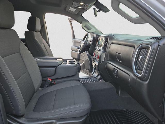 Photo of 2022 Silver Ice Metallic Chevrolet Silverado 1500