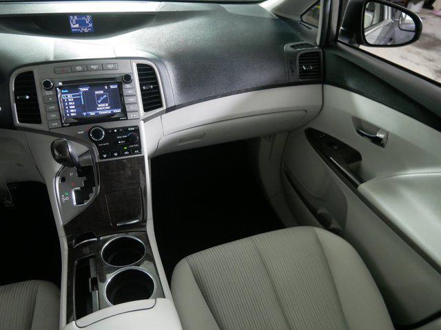 Photo of 2015 Magnetic Gray Metallic Toyota Venza