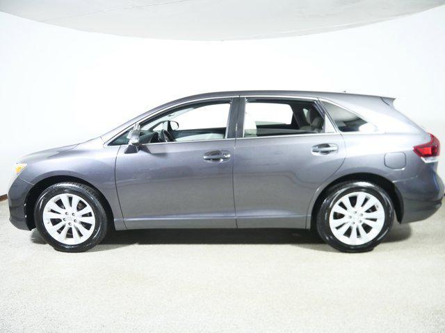 Photo of 2015 Magnetic Gray Metallic Toyota Venza