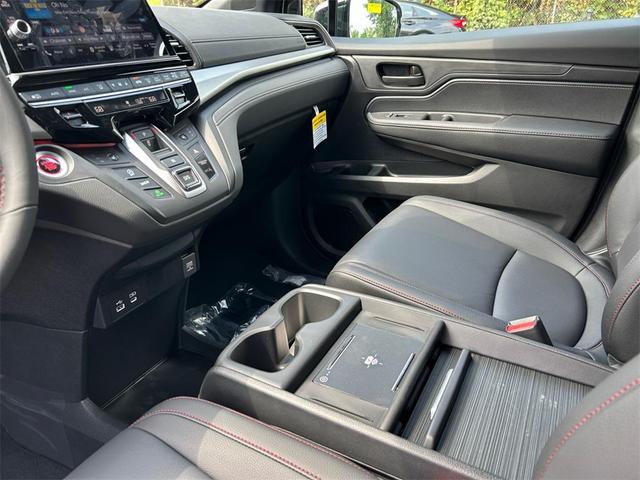 Photo of 2026 Platinum White Pearl Honda Odyssey
