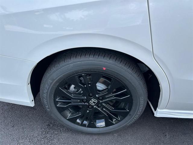 Photo of 2026 Platinum White Pearl Honda Odyssey