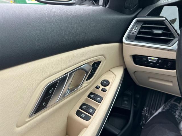 Photo of 2020 Alpine White BMW 330