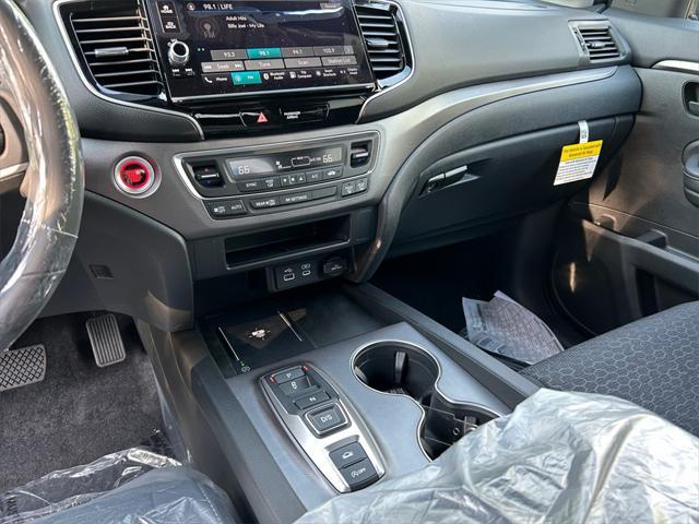 Photo of 2025 Platinum White Pearl Honda Ridgeline