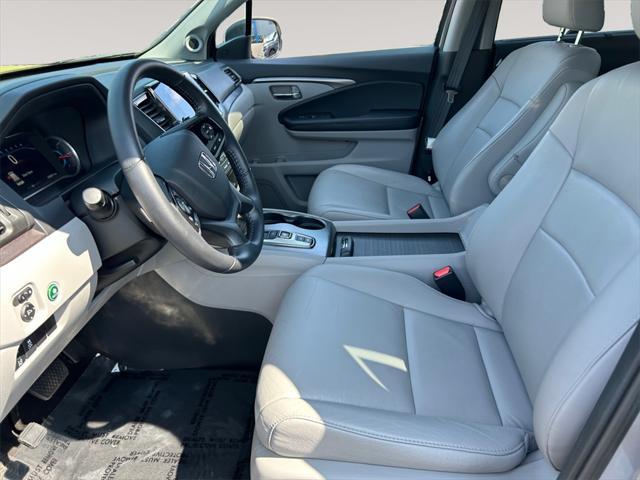 Photo of 2022 Lunar Silver Metallic Honda Pilot