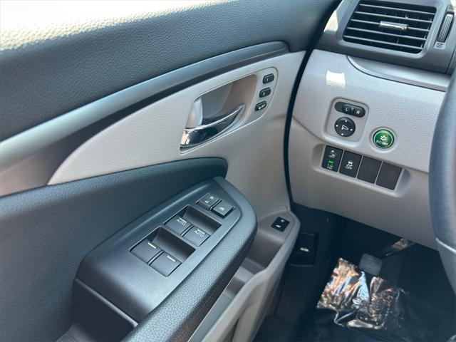 Photo of 2022 Lunar Silver Metallic Honda Pilot