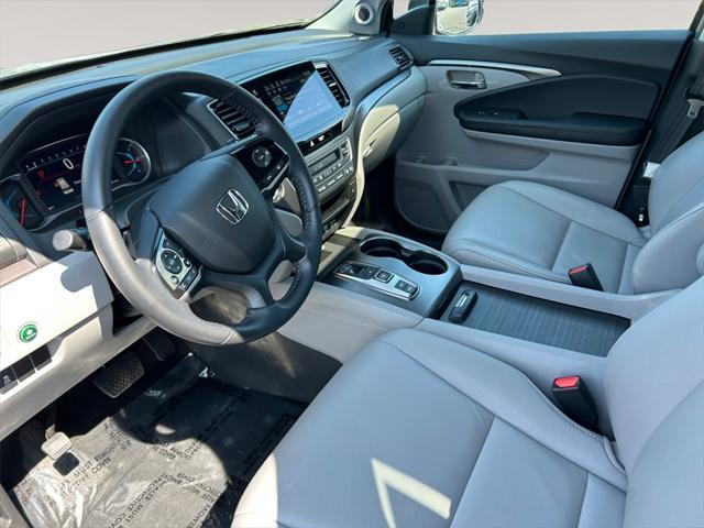 Photo of 2022 Lunar Silver Metallic Honda Pilot