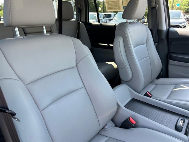 Photo of 2022 Lunar Silver Metallic Honda Pilot
