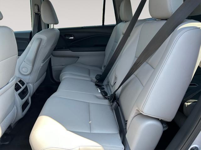 Photo of 2022 Lunar Silver Metallic Honda Pilot