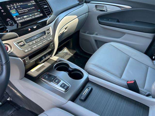 Photo of 2022 Lunar Silver Metallic Honda Pilot