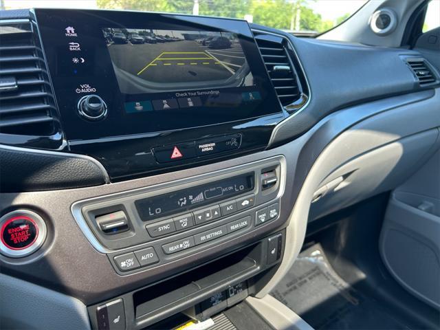 Photo of 2022 Lunar Silver Metallic Honda Pilot