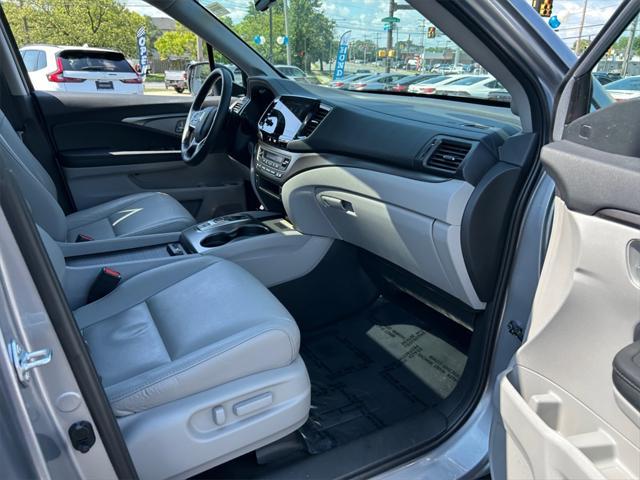Photo of 2022 Lunar Silver Metallic Honda Pilot