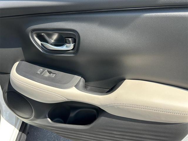Photo of 2026 Platinum White Pearl Honda HR-V