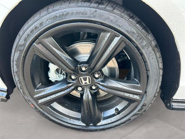 Photo of 2025 Platinum White Pearl Honda Accord Hybrid
